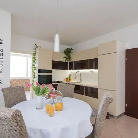 Marcela Appartement Sutivan